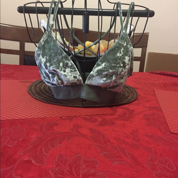 NWOT GREEN VELVET BRALETTE VSPINK SOLD - Picture 3 of 5